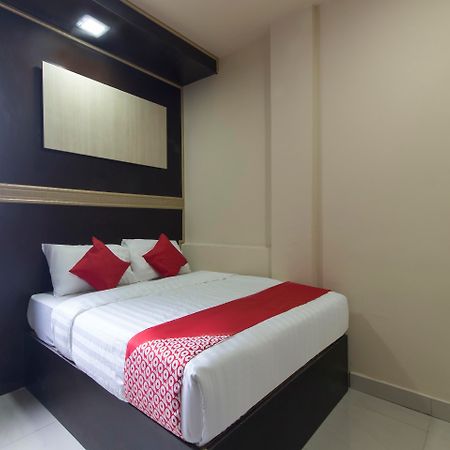 Oyo 697 Niche Valley Hotel Куала-Лумпур Экстерьер фото