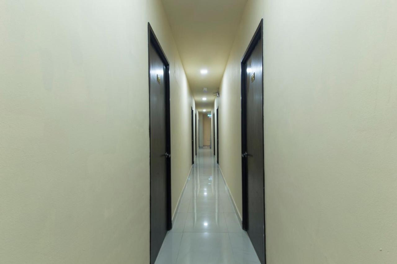 Oyo 697 Niche Valley Hotel Куала-Лумпур Экстерьер фото